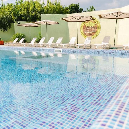 Zelenyi Kampus Hotel Odessa Buitenkant foto