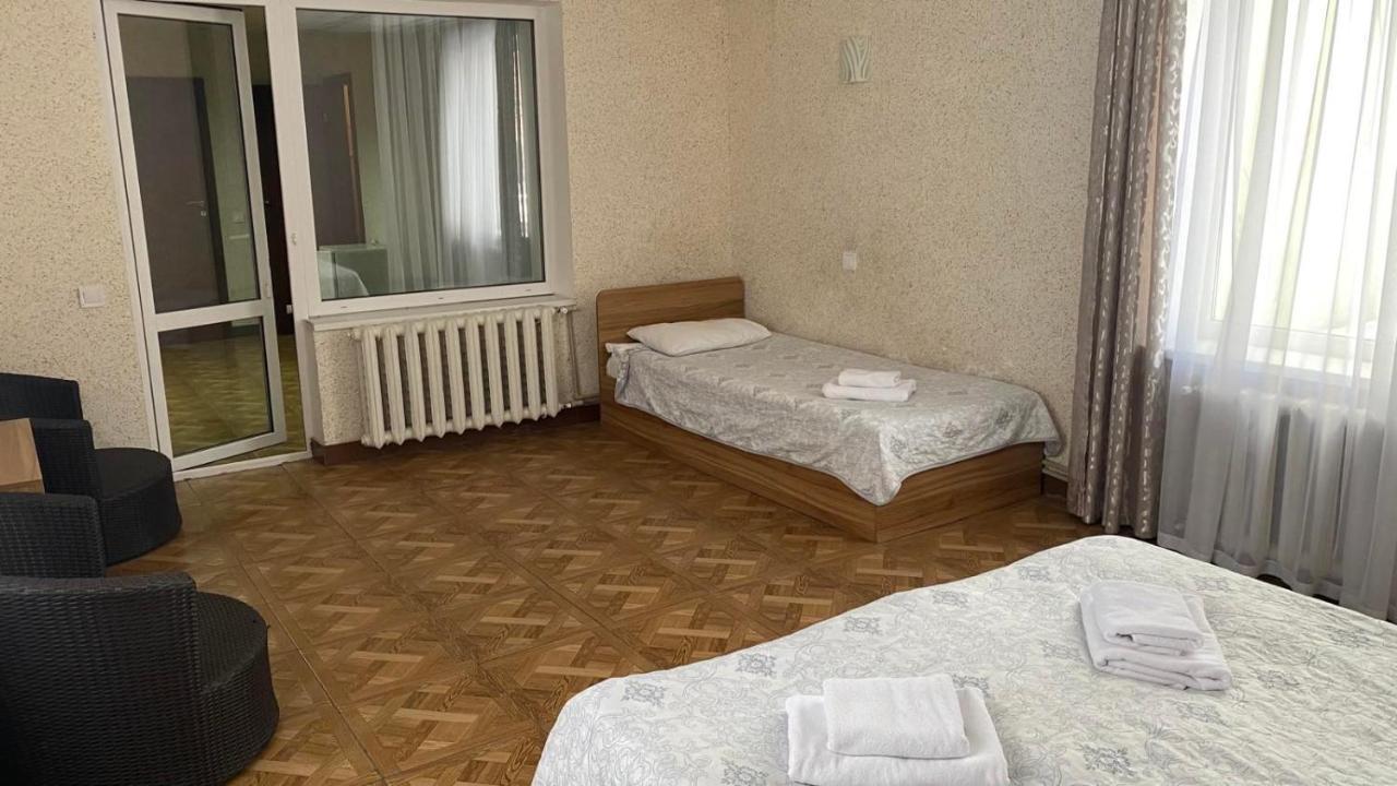 Zelenyi Kampus Hotel Odessa Buitenkant foto