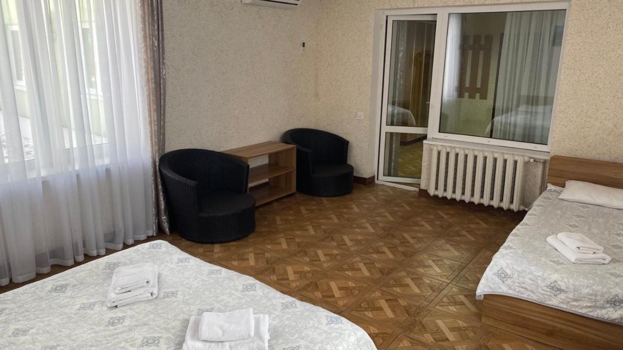 Zelenyi Kampus Hotel Odessa Buitenkant foto