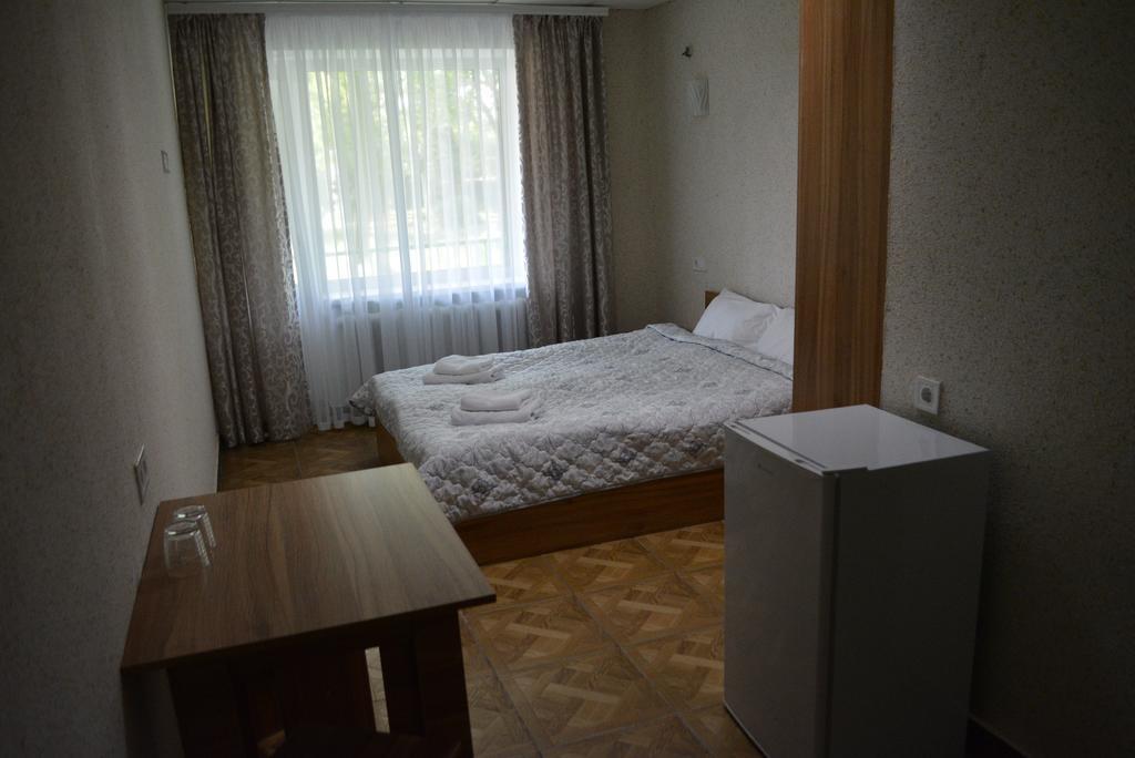 Zelenyi Kampus Hotel Odessa Buitenkant foto