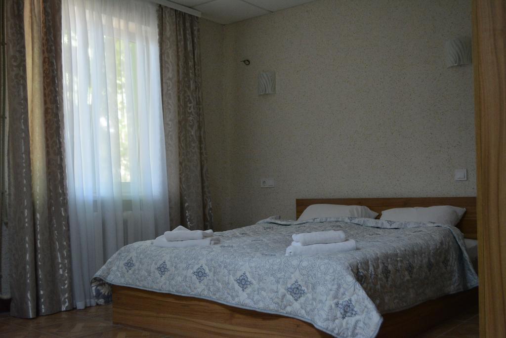 Zelenyi Kampus Hotel Odessa Buitenkant foto