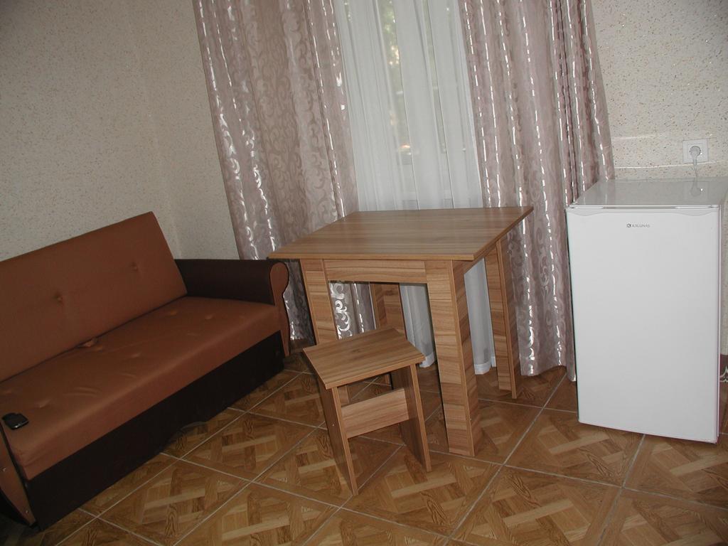 Zelenyi Kampus Hotel Odessa Buitenkant foto