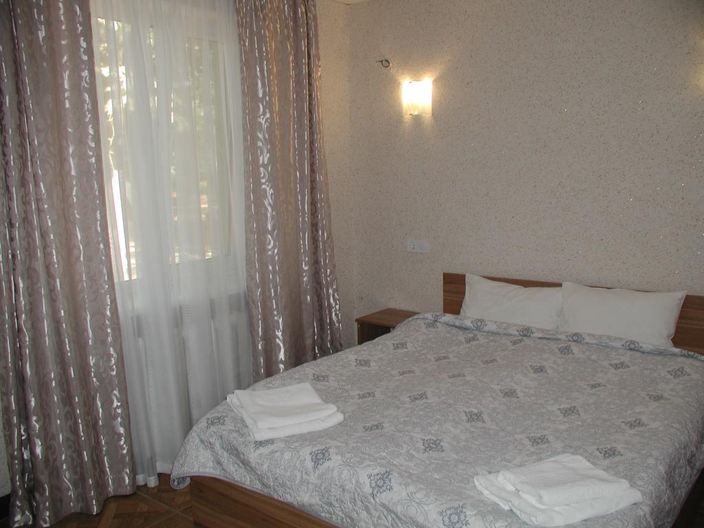 Zelenyi Kampus Hotel Odessa Buitenkant foto
