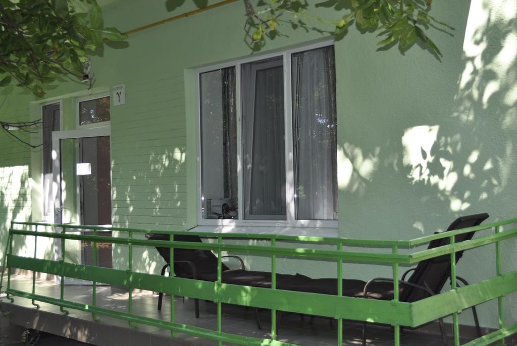 Zelenyi Kampus Hotel Odessa Buitenkant foto