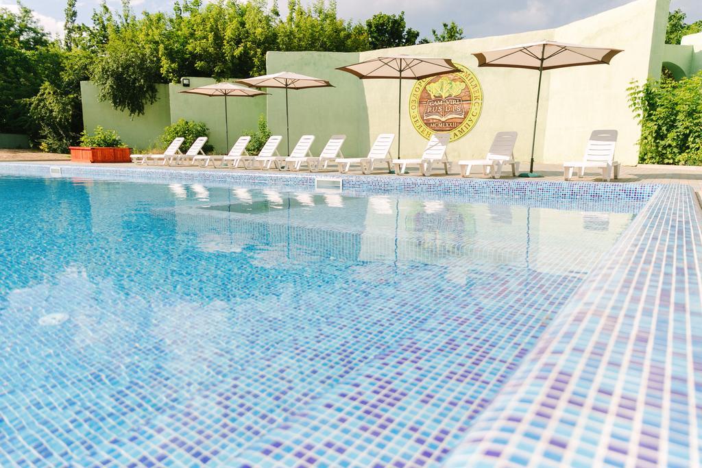 Zelenyi Kampus Hotel Odessa Buitenkant foto