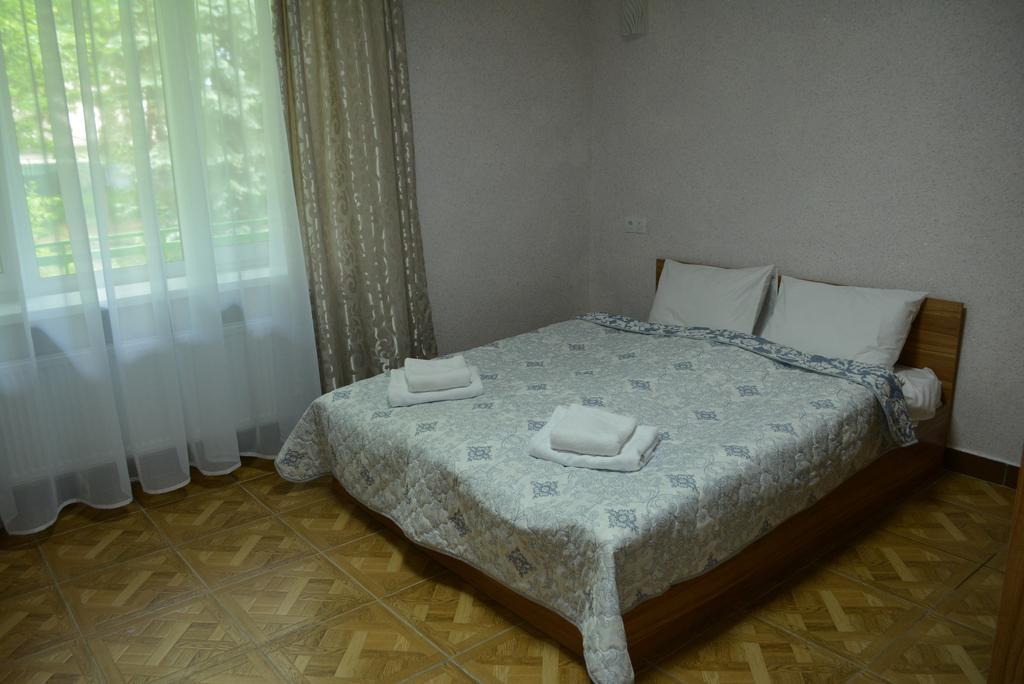 Zelenyi Kampus Hotel Odessa Buitenkant foto