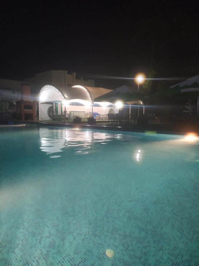 Zelenyi Kampus Hotel Odessa Buitenkant foto